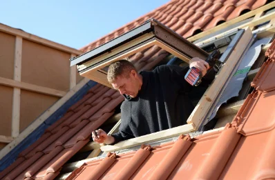 Pose de fenêtres de toit Velux à Saint-Baudelle
